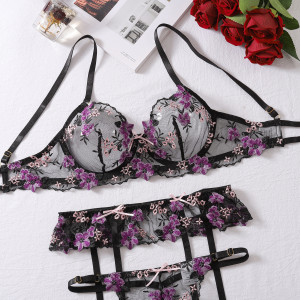 Ensemble lingerie push-up en dentelle brodée