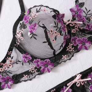 Ensemble lingerie push-up en dentelle brodée