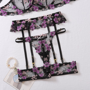 Ensemble lingerie push-up en dentelle brodée