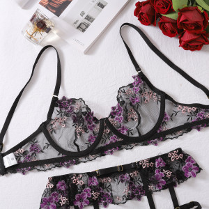 Ensemble lingerie push-up en dentelle brodée