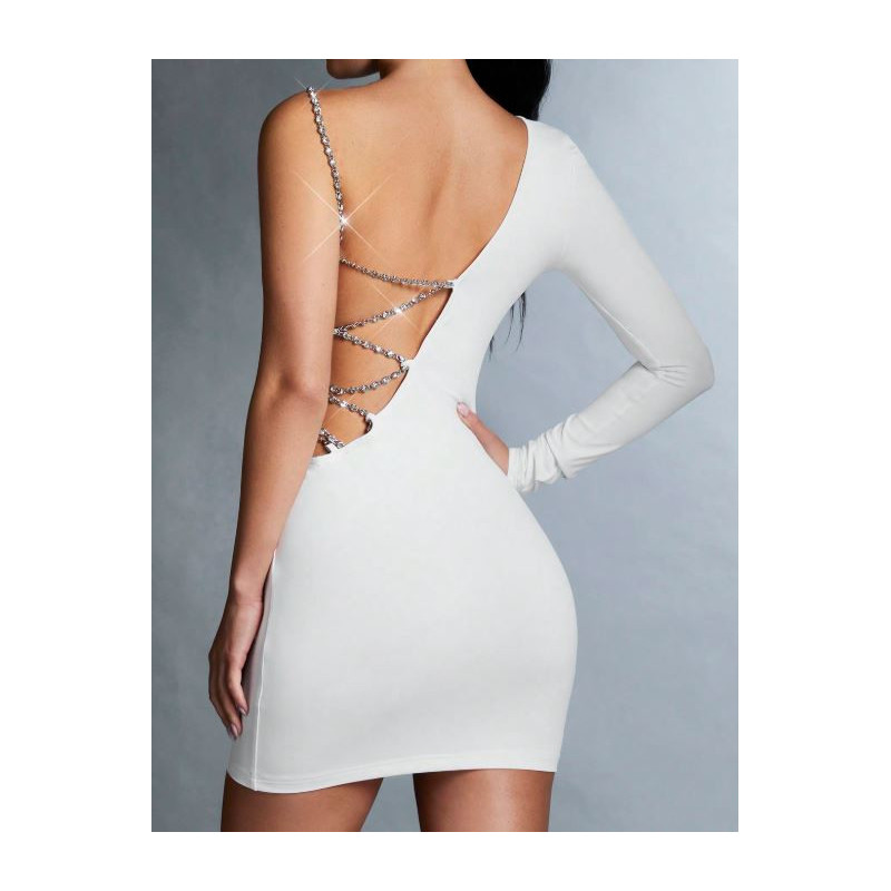 Robe moulante asymétrique à bretelle en strass Robe moulante asymétrique à bretelle en strass