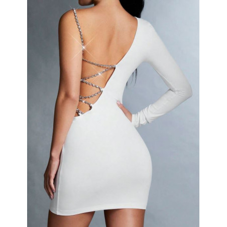 Robe moulante asymétrique à bretelle en strass