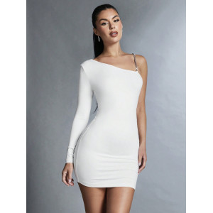 Robe moulante asymétrique à bretelle en strass