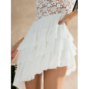 Robe sans manches à volants et ourlet asymétrique