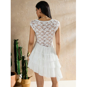 Robe sans manches à volants et ourlet asymétrique
