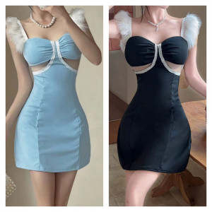 Robe courte à bretelles duveteuses