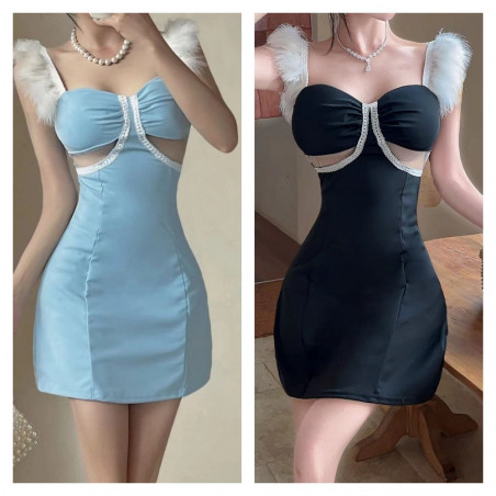 Robe courte à bretelles duveteuses