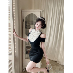 Robe rétro décolleté en dentelle