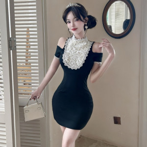Robe rétro décolleté en dentelle