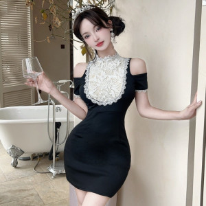 Robe rétro décolleté en dentelle