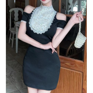 Robe rétro décolleté en dentelle