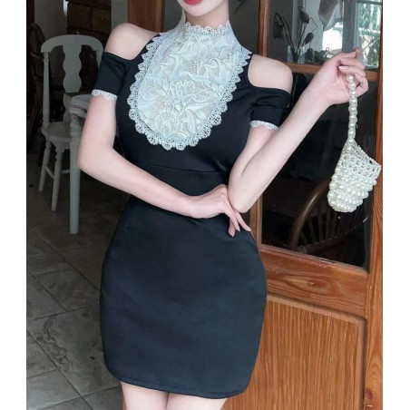 Robe rétro décolleté en dentelle