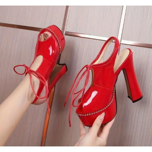 Sandales vernies à talons épais