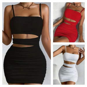 Robe mini sexy à col halter avec design découpé
