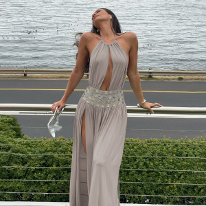 Robe longue fendue décolletée et dos nu