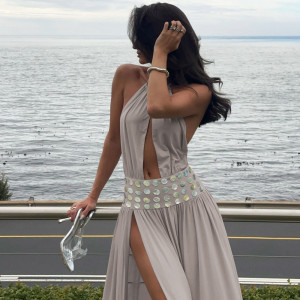 Robe longue fendue décolletée et dos nu