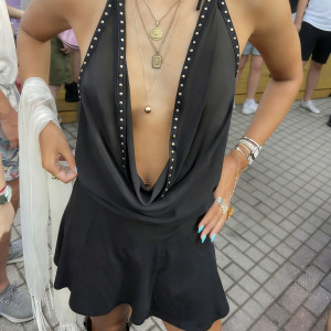 Robe dos nu à rivets  - Noir